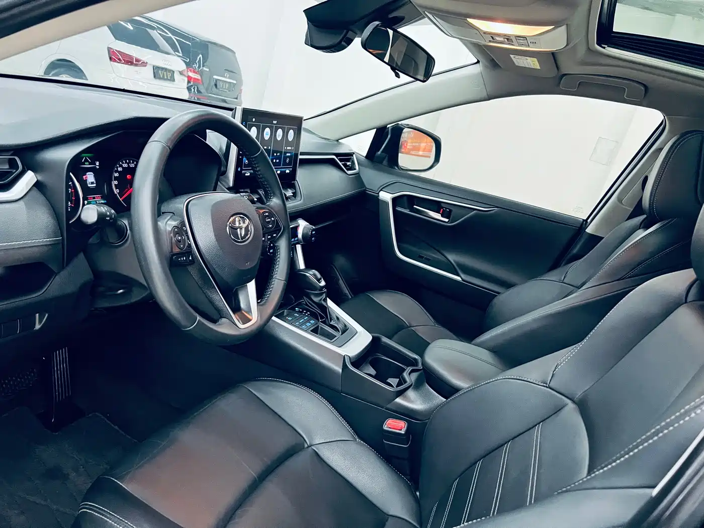 Toyota Wildlander 2022 2.0L CVT AWD Luxury Edition фото 5