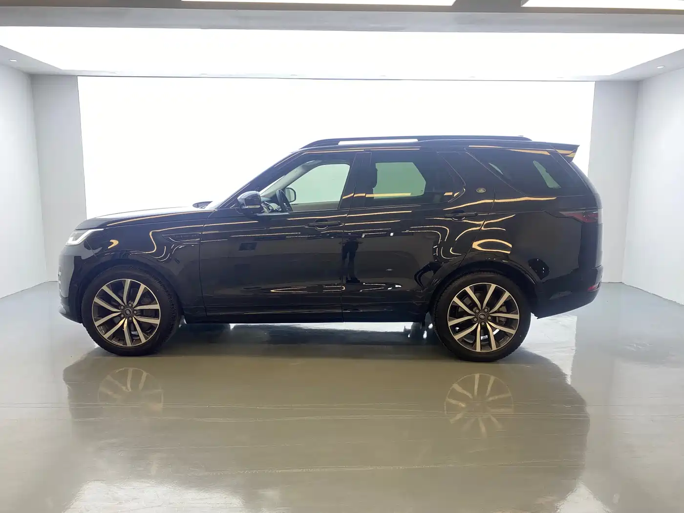 Land Rover Discovery 2024 360PS Dynamic SE фото 4