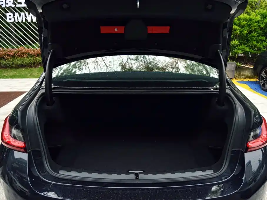 BMW i3 2025 eDrive 40 L Shadow Night Package фото 6