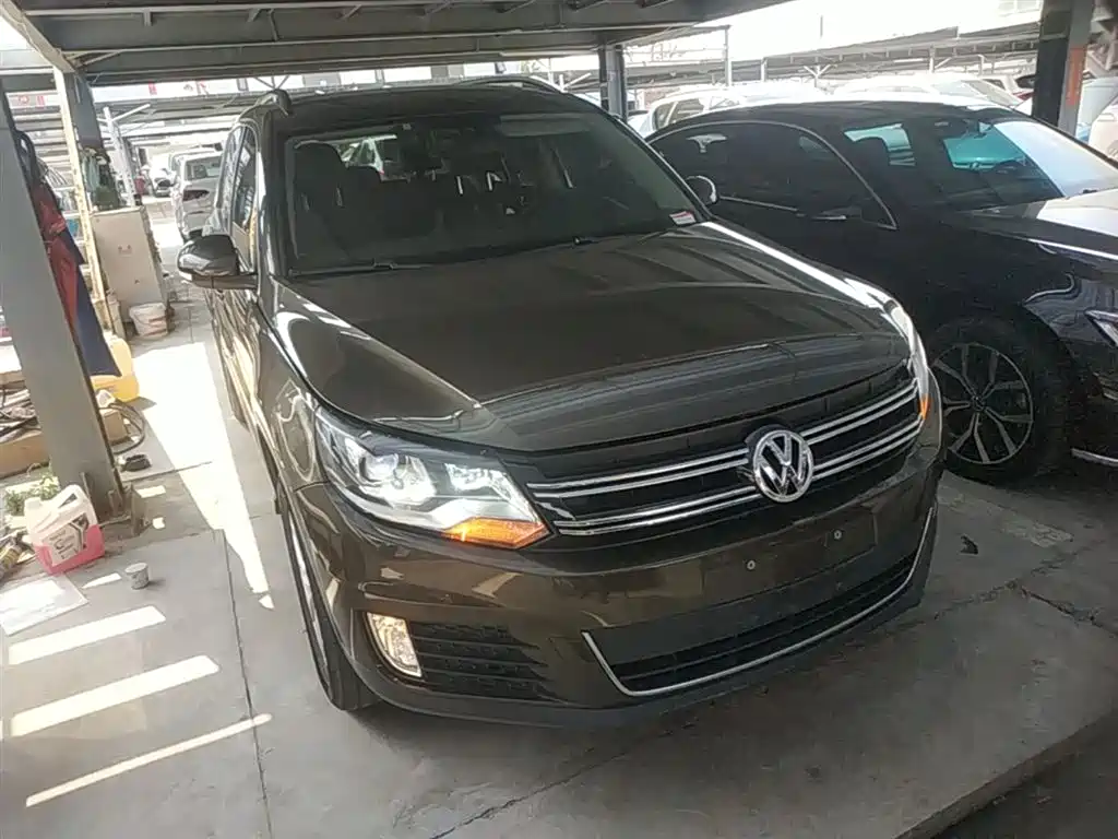 VOLKSWAGEN TIGUAN