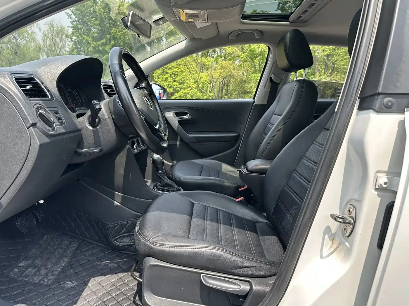 Volkswagen Polo 2016 1.6L Automatic Comfort фото 8