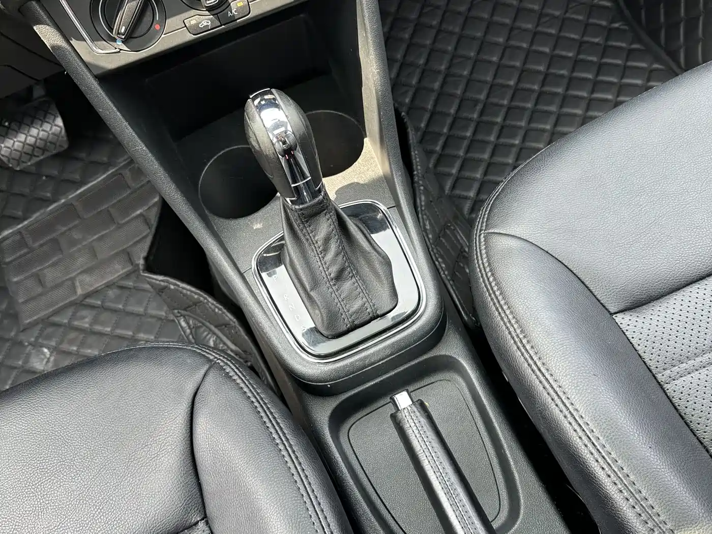 Volkswagen Polo 2016 1.6L Automatic Comfort фото 18