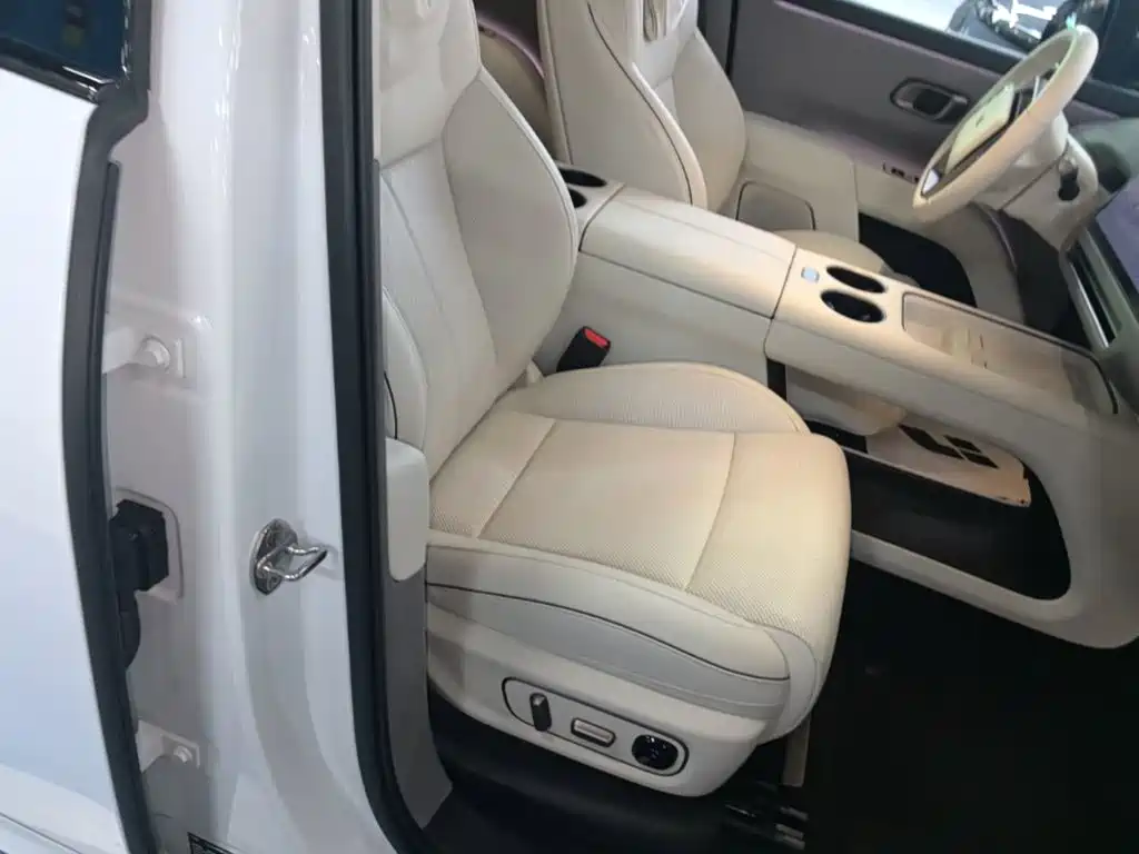 Li Auto Li i8 2025 2025 Standard Edition