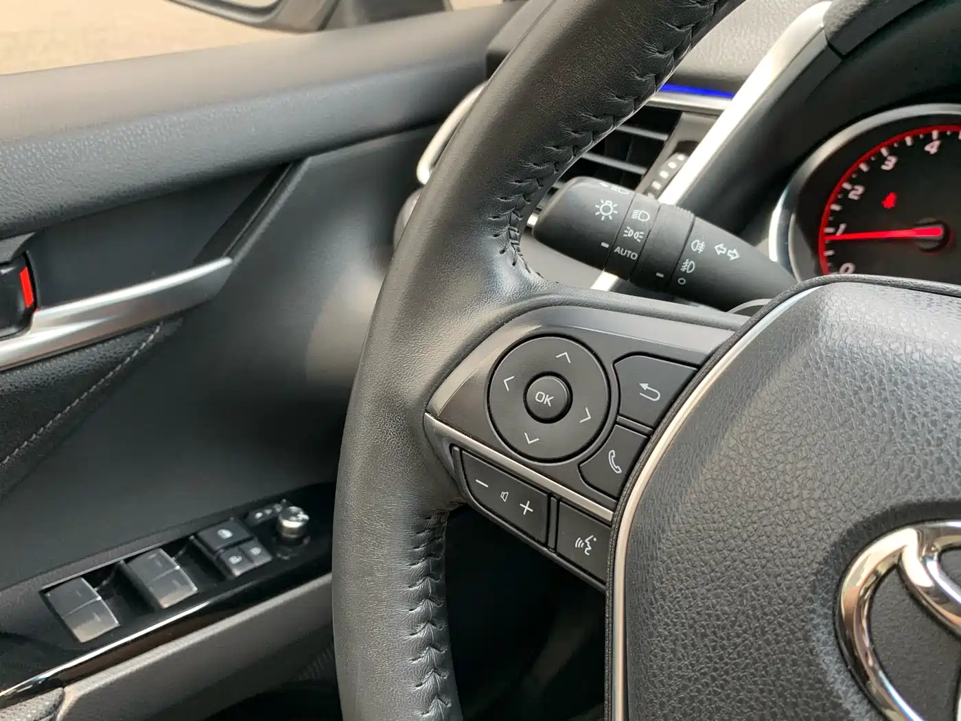 Toyota Camry 2023 2.0S Knight Edition фото 23