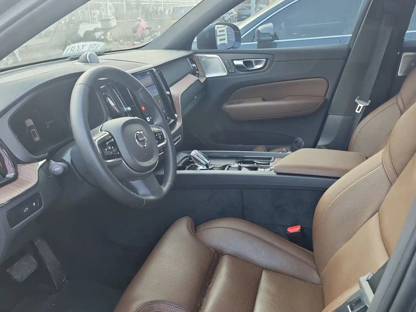 VOLVO XC60 PLUG-IN HYBRID