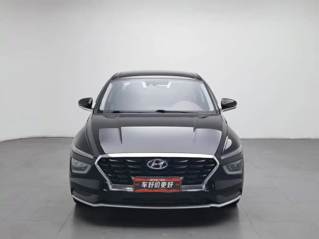Hyundai Mistra 2021 2021 1.8L CVT LUX Premium