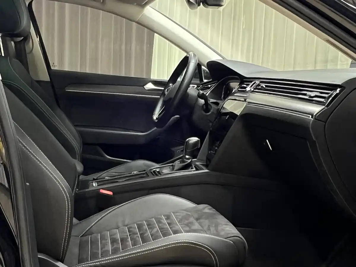 Volkswagen Magotan 2020 330TSI DSG Luxury фото 20