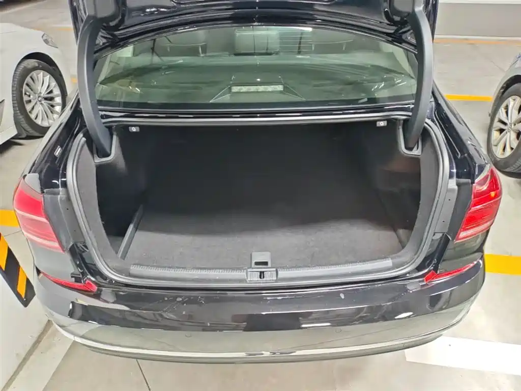 Volkswagen Passat 2017 330TSI DSG Prestige фото 19