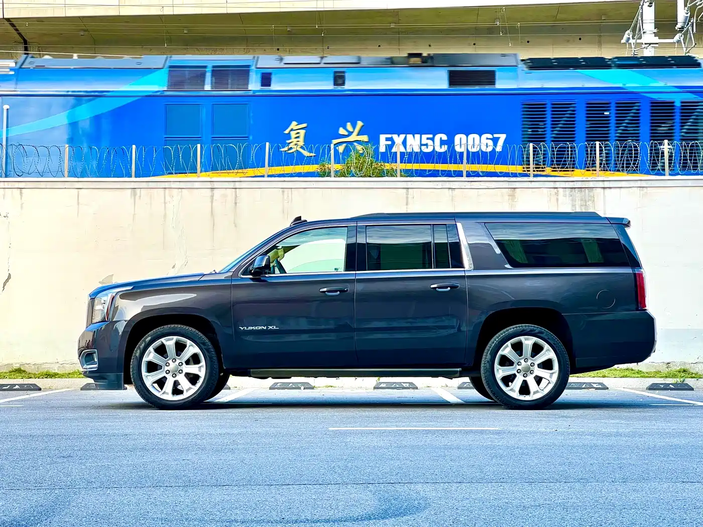 Daolangge GMC Yukon 2016 Model 5.3L XL Luxury Premium Extended 4WD фото 3