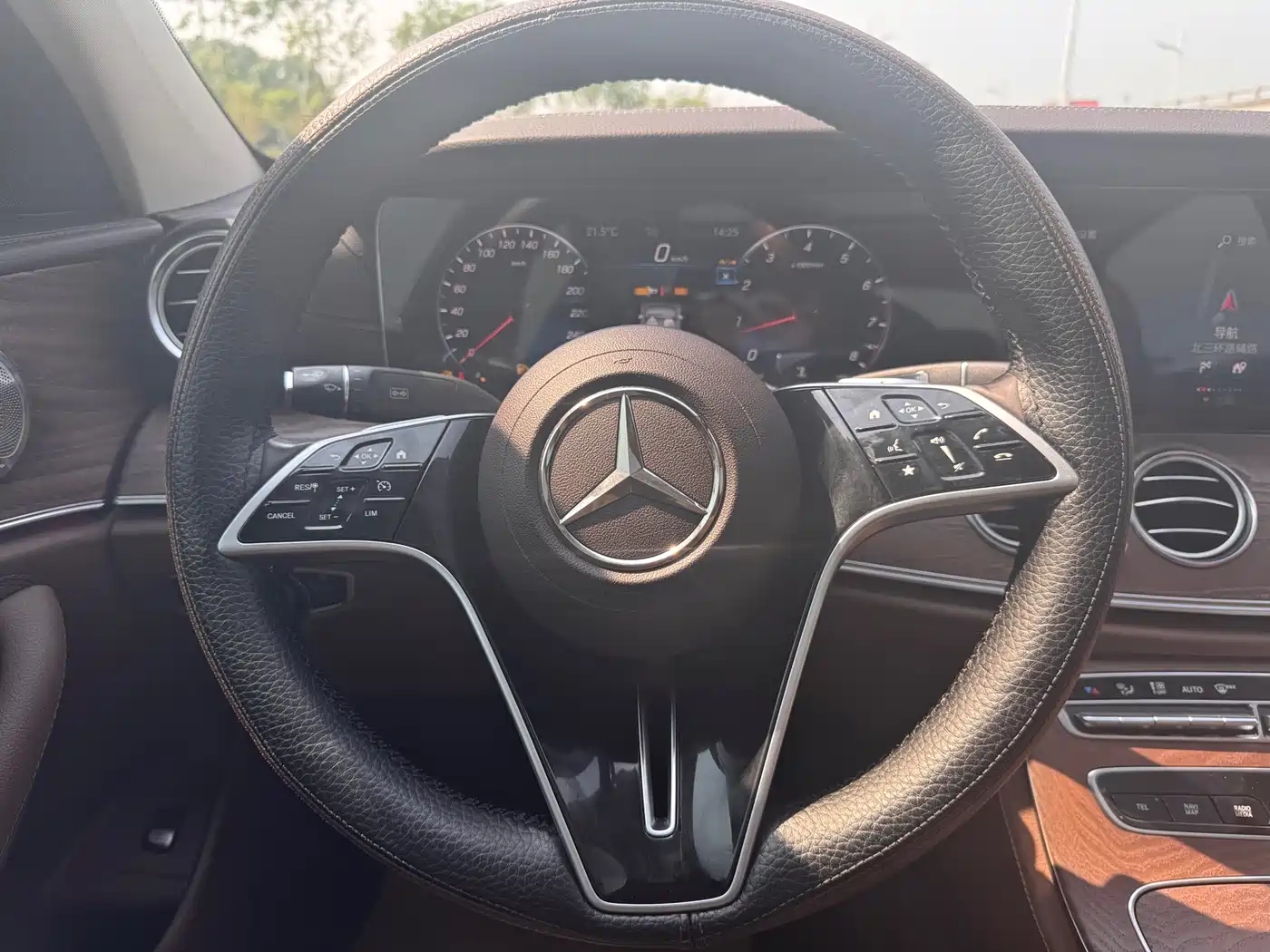 Mercedes-Benz E-Class 2021 E 300 L Fashion фото 19