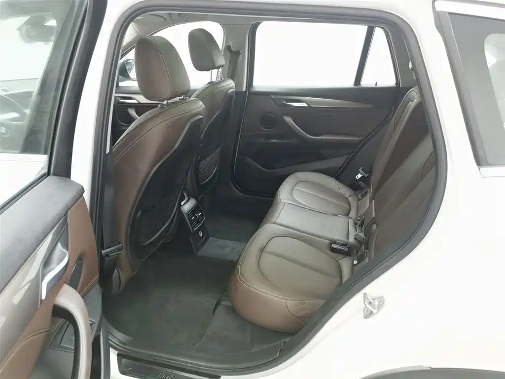 BMW X1 2018 sDrive18Li Premium Model фото 15