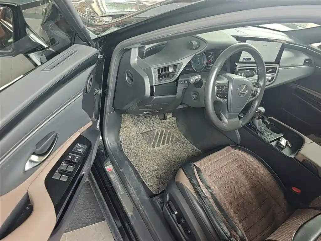Lexus ES 2022 200 Excellence Edition фото 16