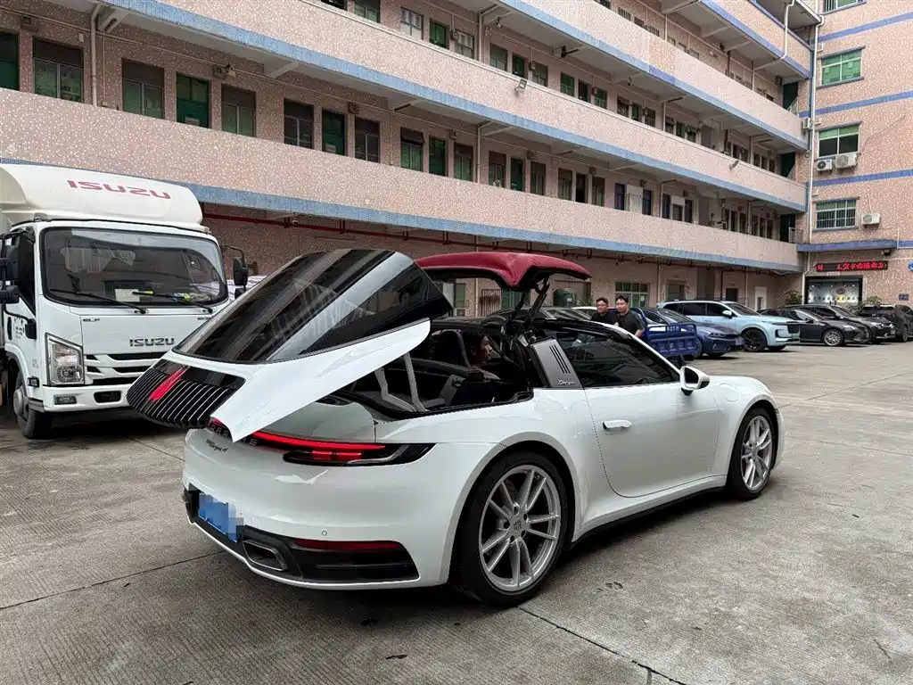 PORSCHE 911