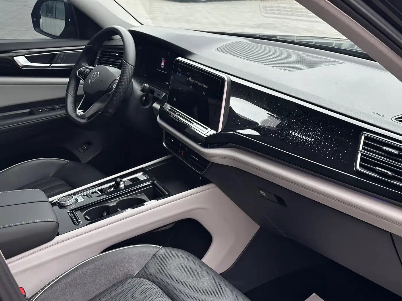 Volkswagen Teramont 2023 380TSI AWD Premium Luxury Edition фото 14