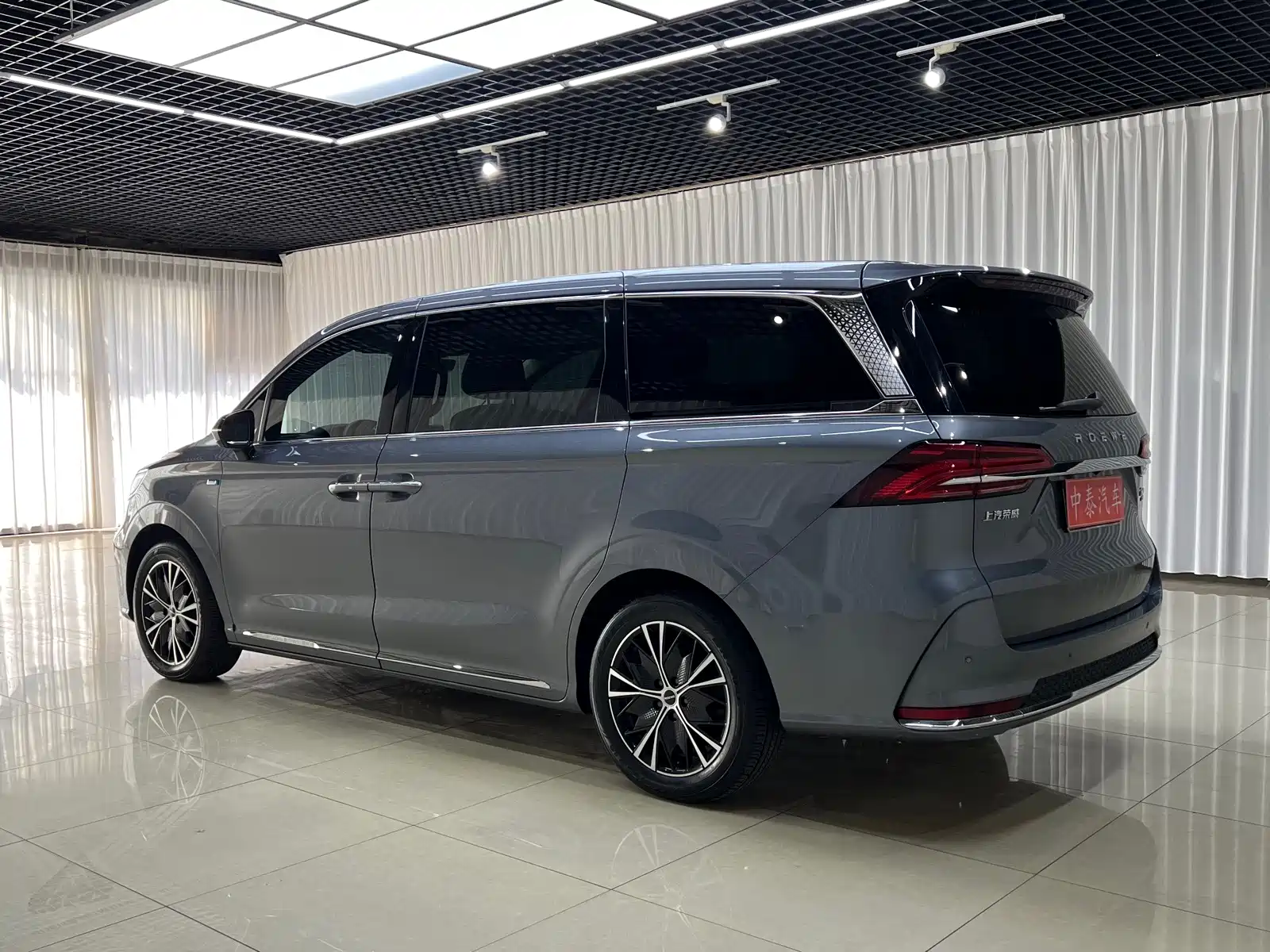 Фото 4 - Roewe iMAX8