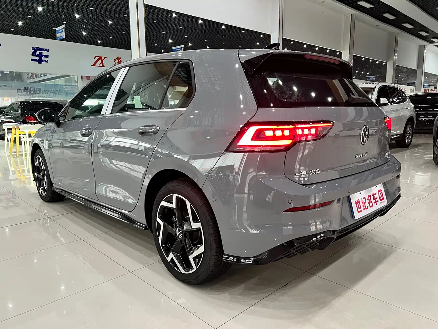 Volkswagen Golf 2025 2025 300TSI R-Line