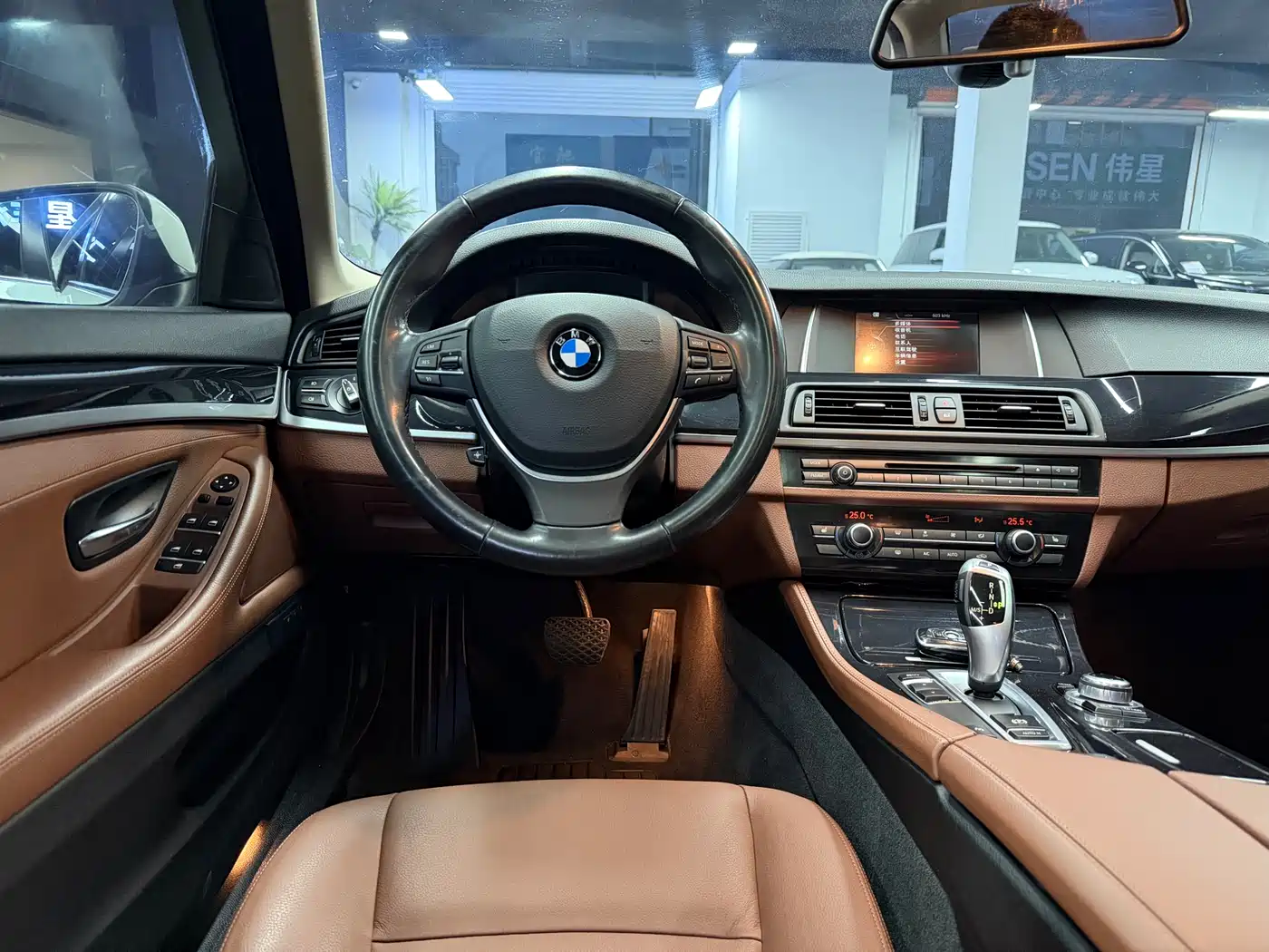 BMW 5 Series 2017 520Li Classic Edition фото 7