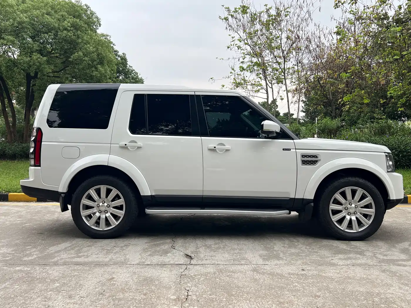 Land Rover Discovery 2016 3.0 SC V6 HSE фото 4