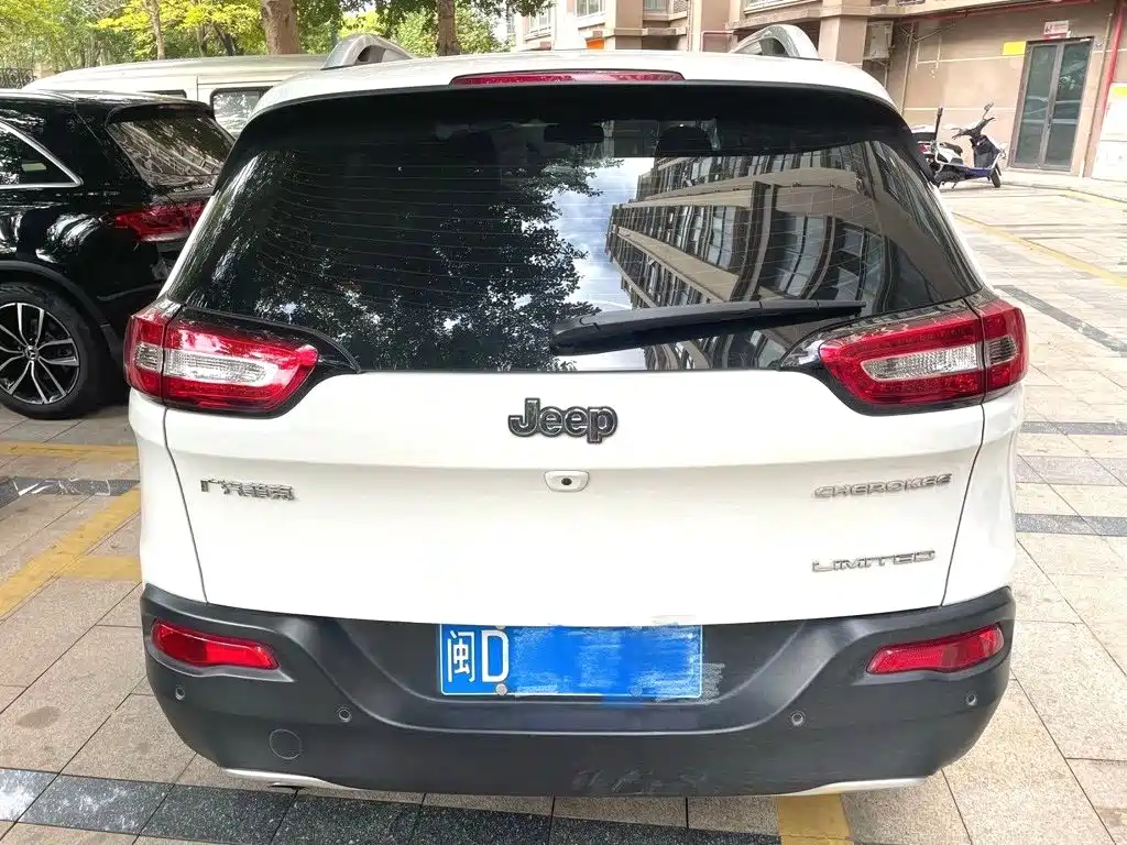 Jeep Cherokee 2020 2020 2.0L 2WD Safety Upgrade Edition