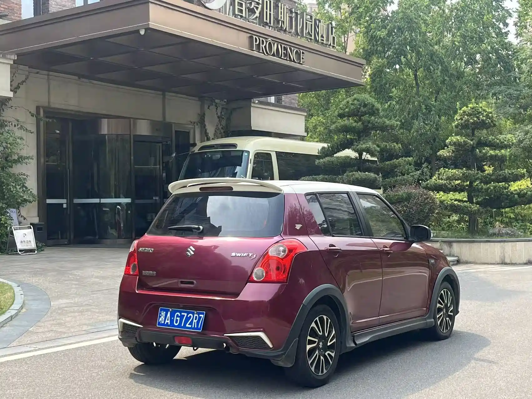 Фото 4 - Suzuki Swift