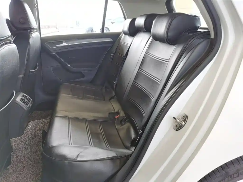 Volkswagen Golf 2016 1.6L Automatic Comfort фото 17