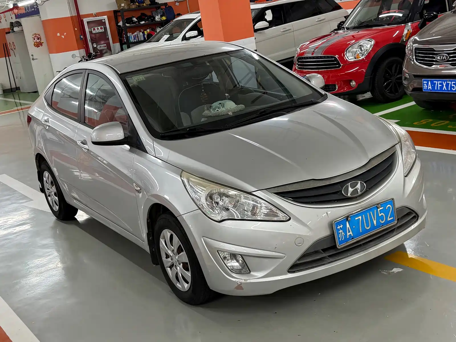 Photo 3 - Hyundai Verna