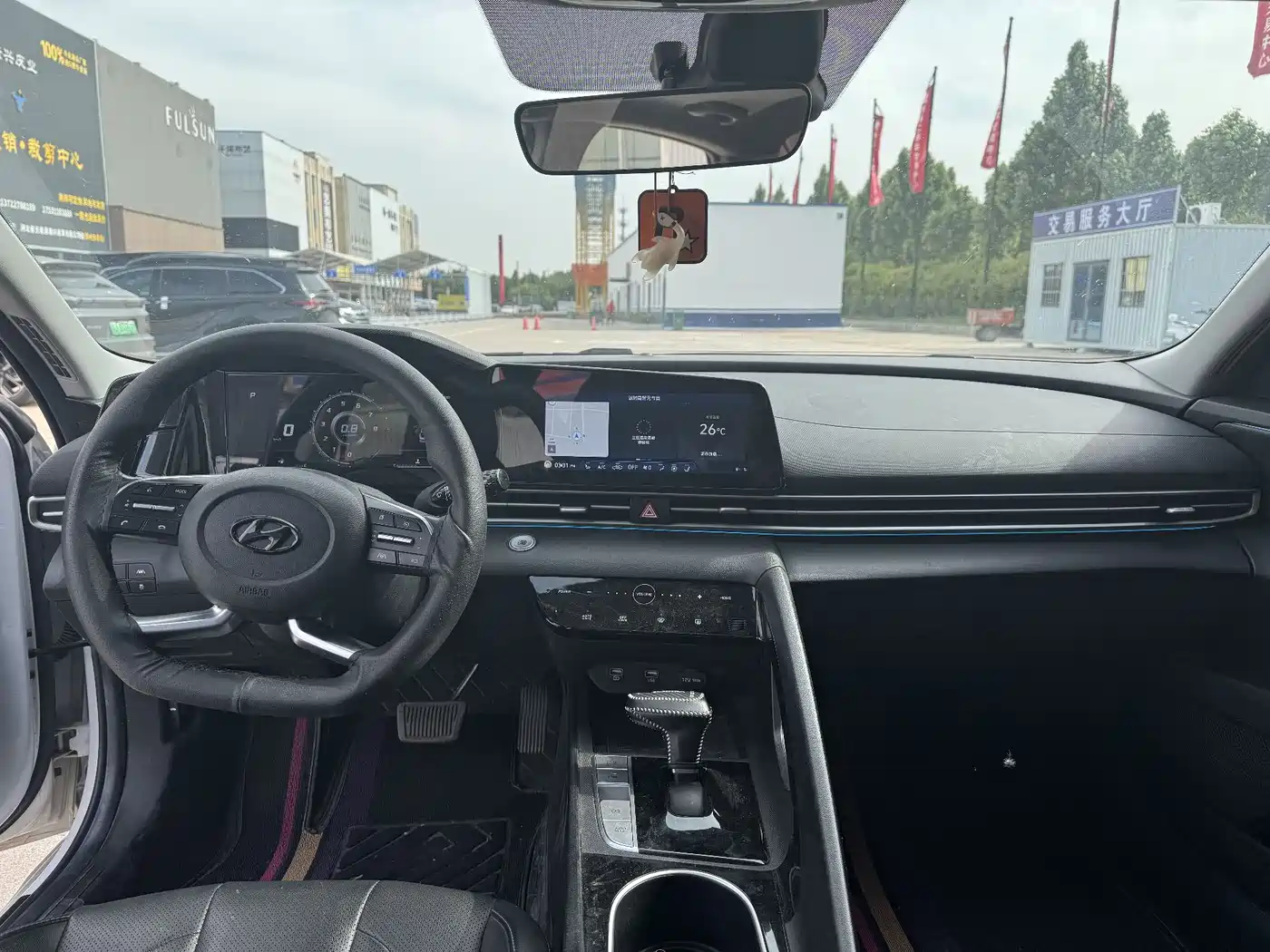Hyundai Elantra 2021 1.5L CVT LUX Premium Edition фото 7