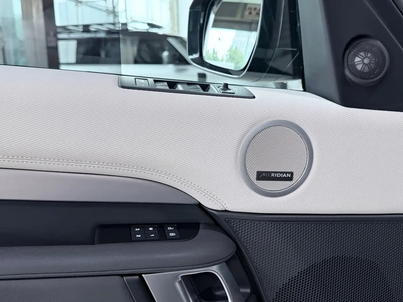 Land Rover Discovery 2023 2023 360PS R-Dynamic SE