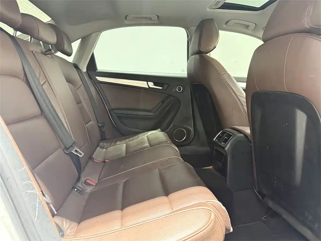 Photo 7 - Audi A4L