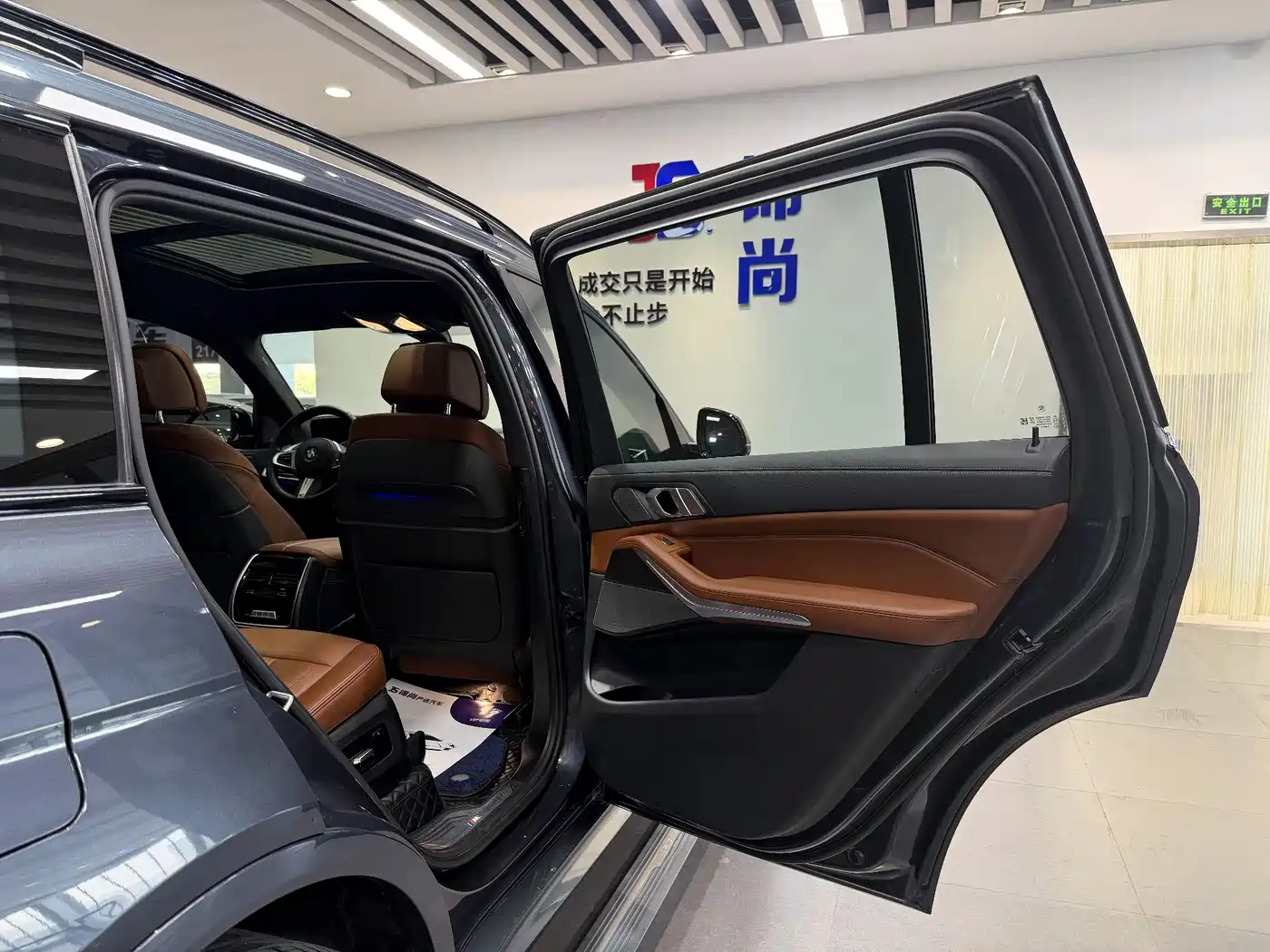 BMW X7 2020 xDrive40i Premium M Sport Package фото 27