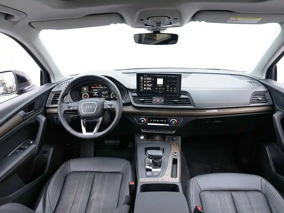 Фото 9 - Audi Q5L