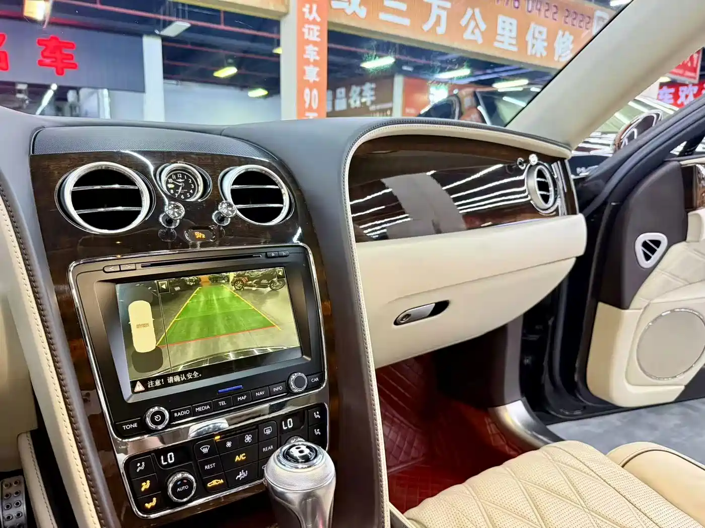 Фото 5 - Bentley Flying Spur