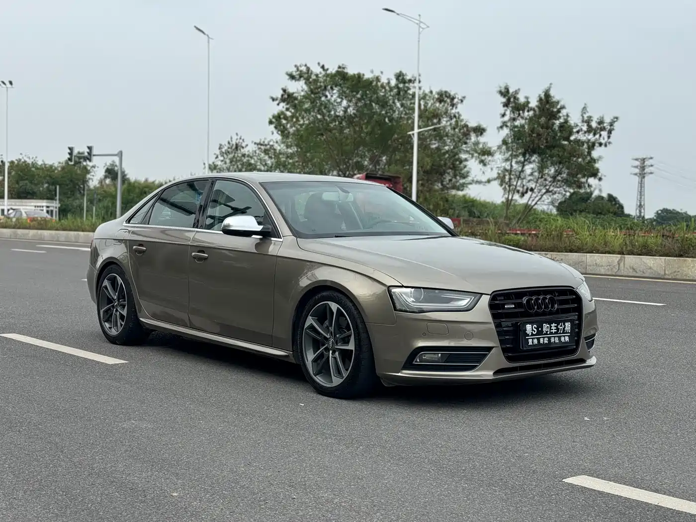 Audi A4L 2013 40 TFSI quattro Personality Sport фото 3