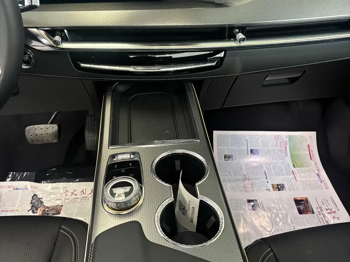 Cadillac XT5 2025 2.0T Luxury фото 11