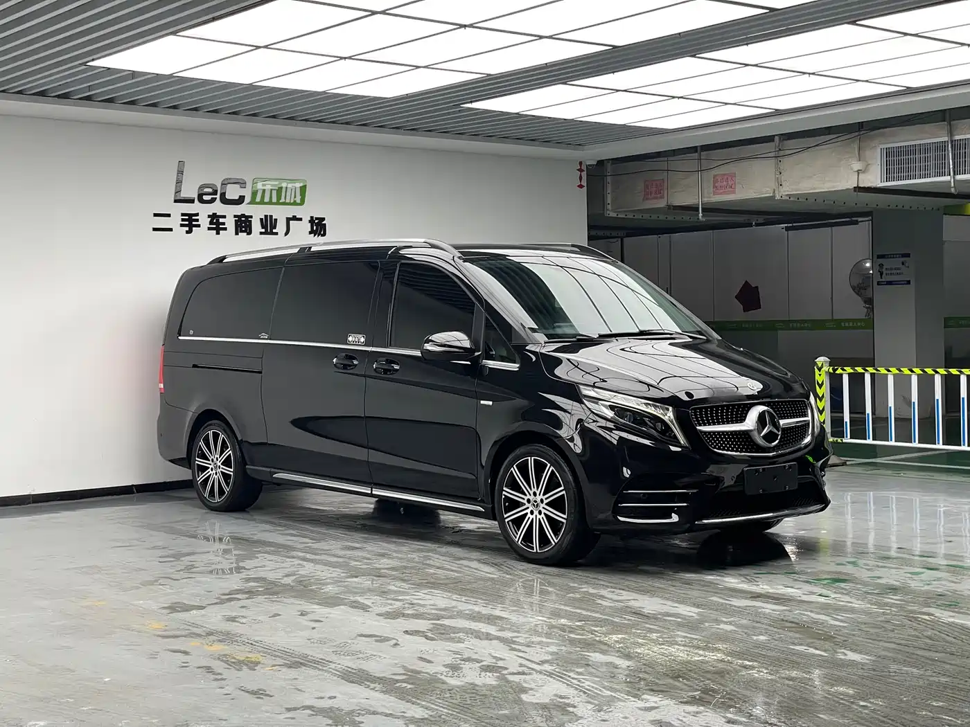Mercedes-Benz V-Class 2021 V 260 L Long Wheelbase Luxury Edition фото 3