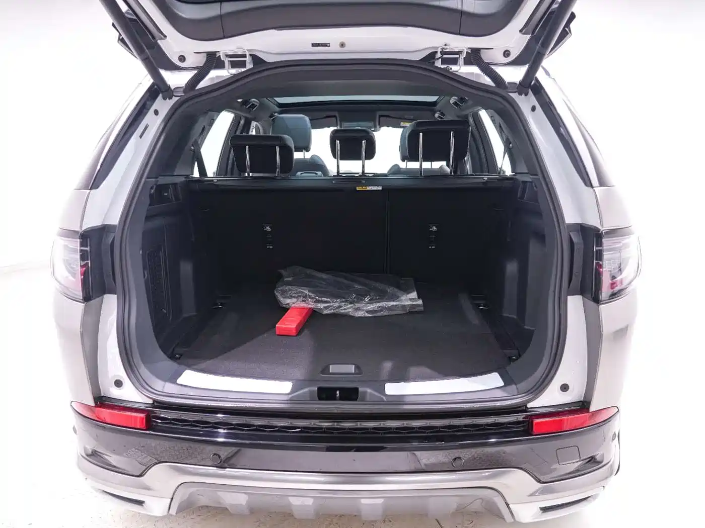 Land Rover Discovery Sport 2022 Model 249PS R-Dynamic S Performance Edition 5-Seater фото 22