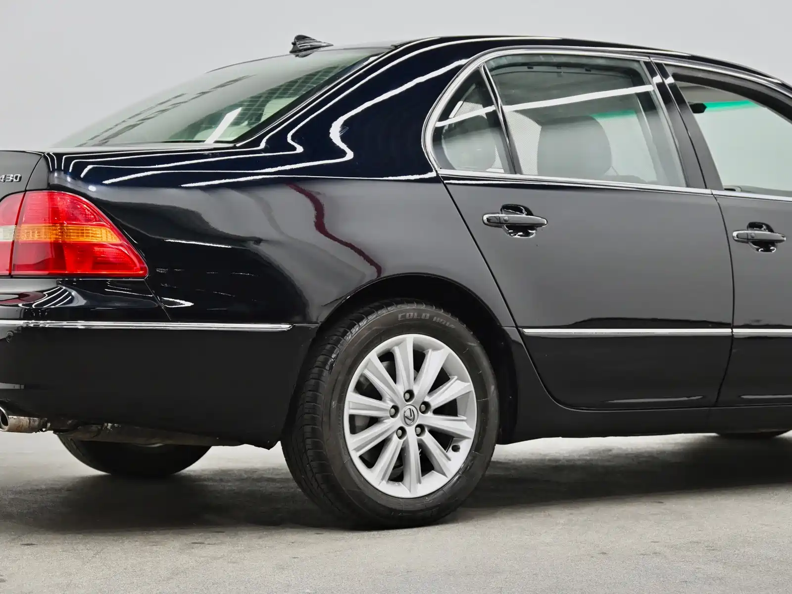 Фото 12 - Lexus LS