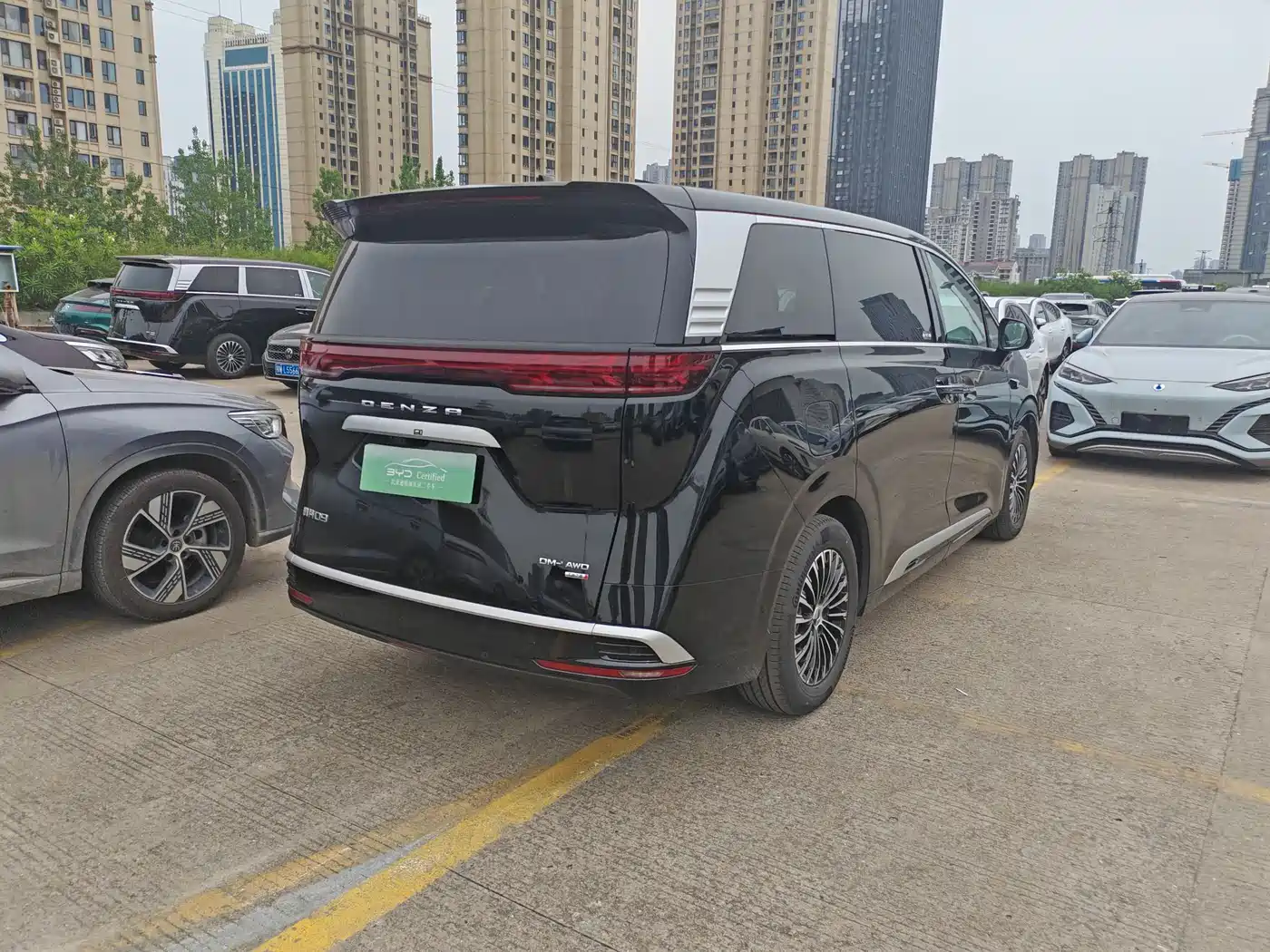 Denza D9 2025 DM-i Smart Driving Edition 1020 AWD Flagship фото 4