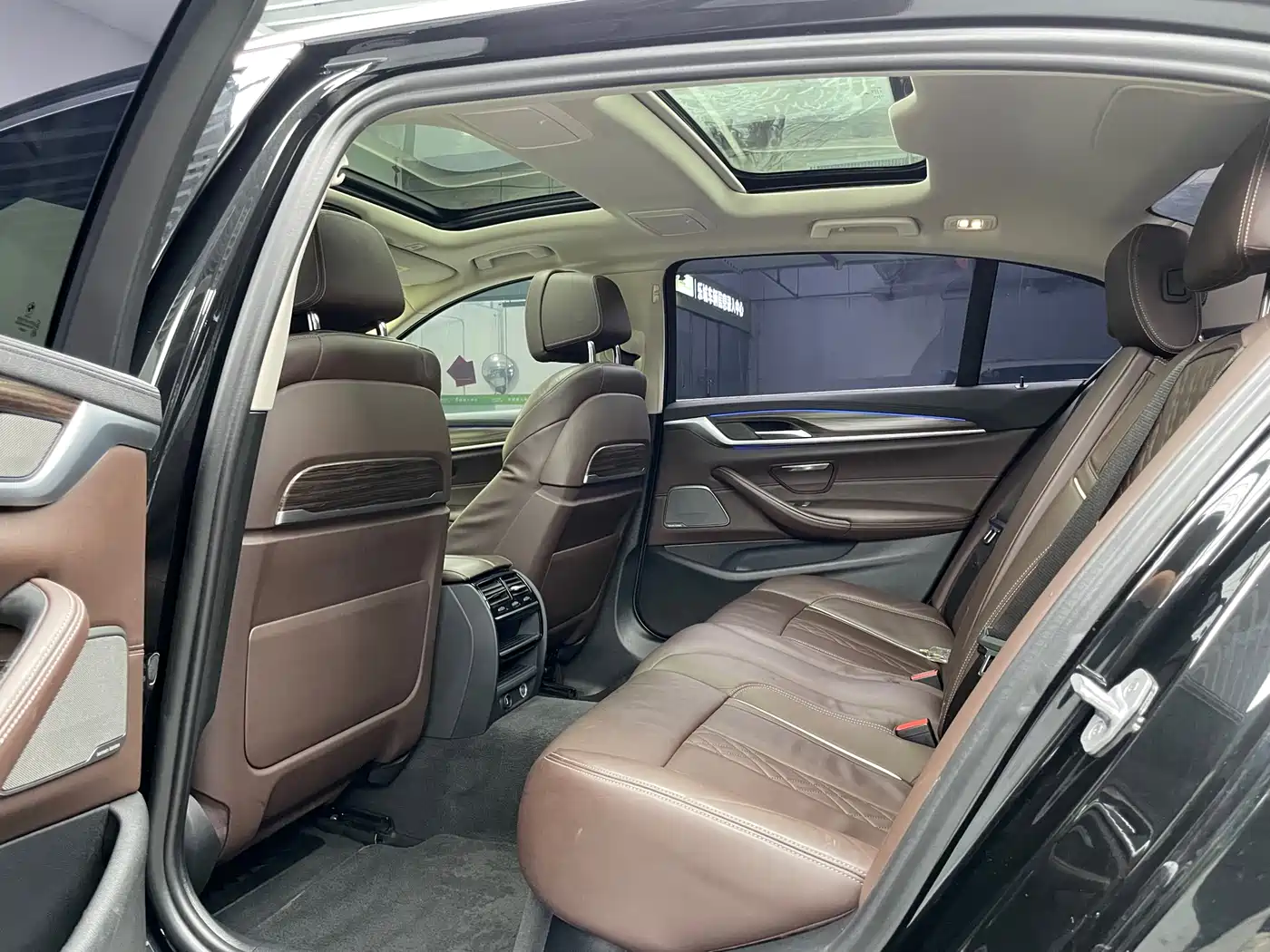BMW 5 Series New Energy 2019 530Le Pioneer Edition фото 9