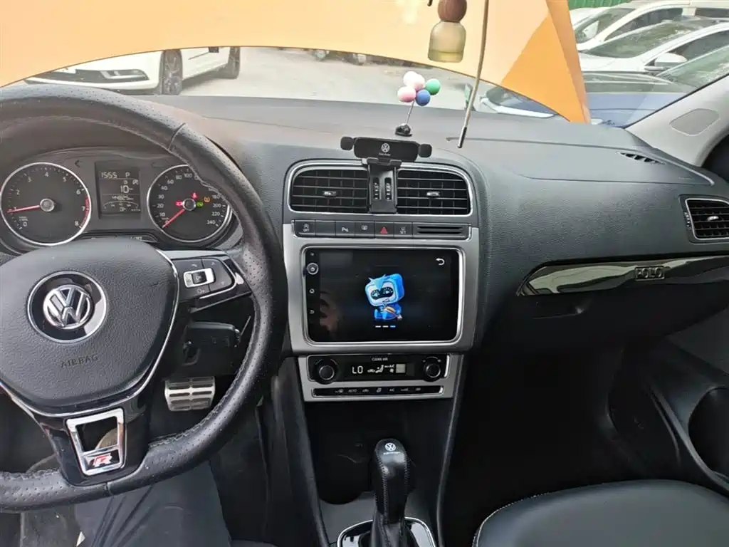 Volkswagen Polo 2018 1.5L Cross Polo Auto фото 10