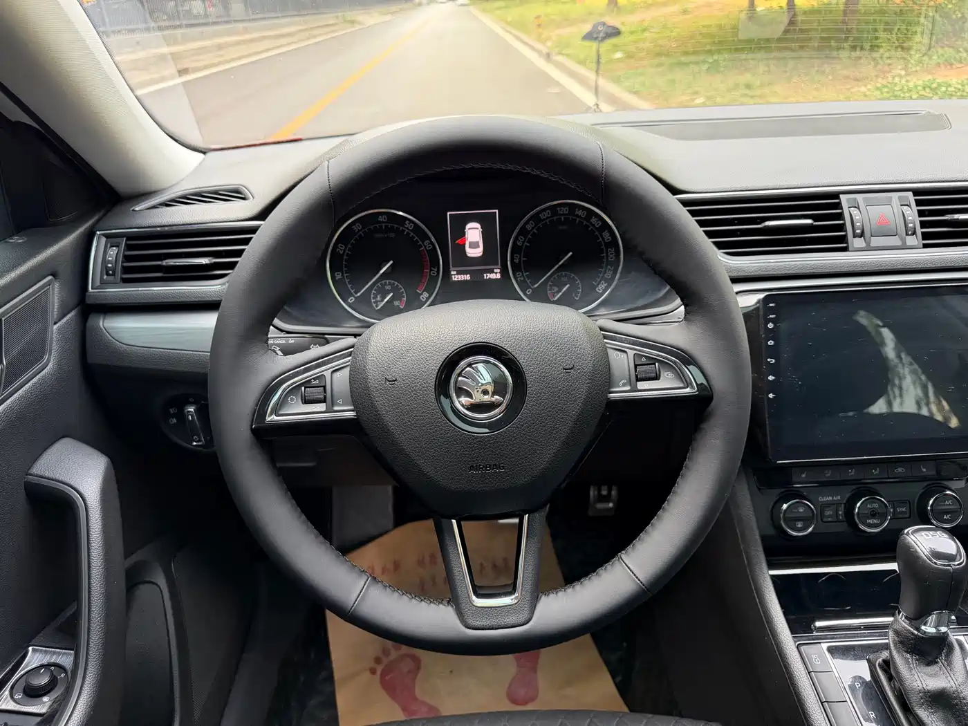 Škoda Superb 2016 TSI330 DSG Pioneer Edition фото 6