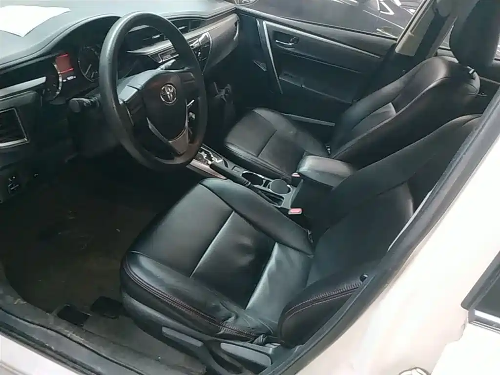 Toyota Corolla 2014 1.6L CVT GL-i фото 15