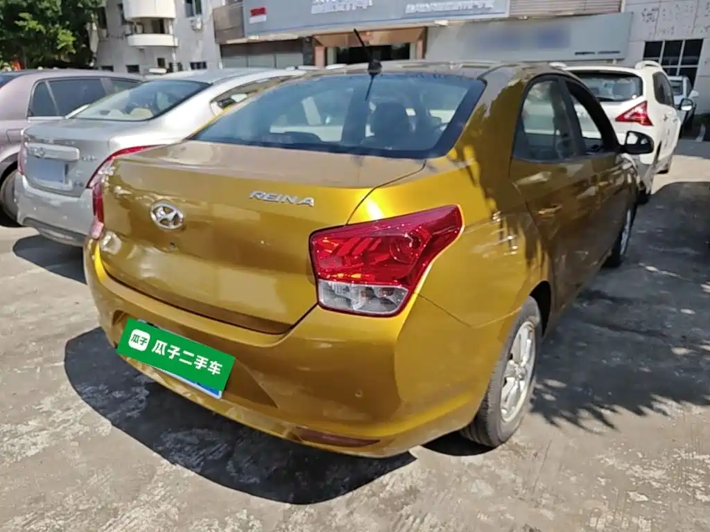 Photo 7 - Hyundai Verna