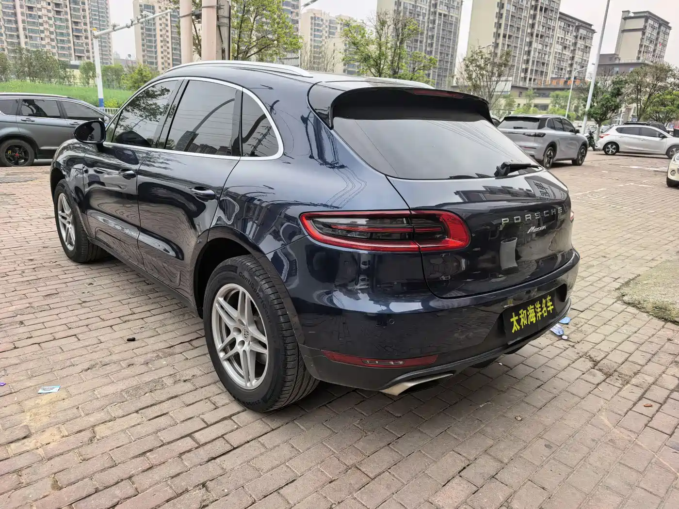 PORSCHE MACAN