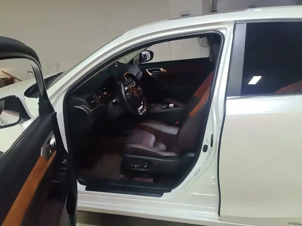 Lexus CT 2017 CT200h Comfort Two-Tone China V фото 3