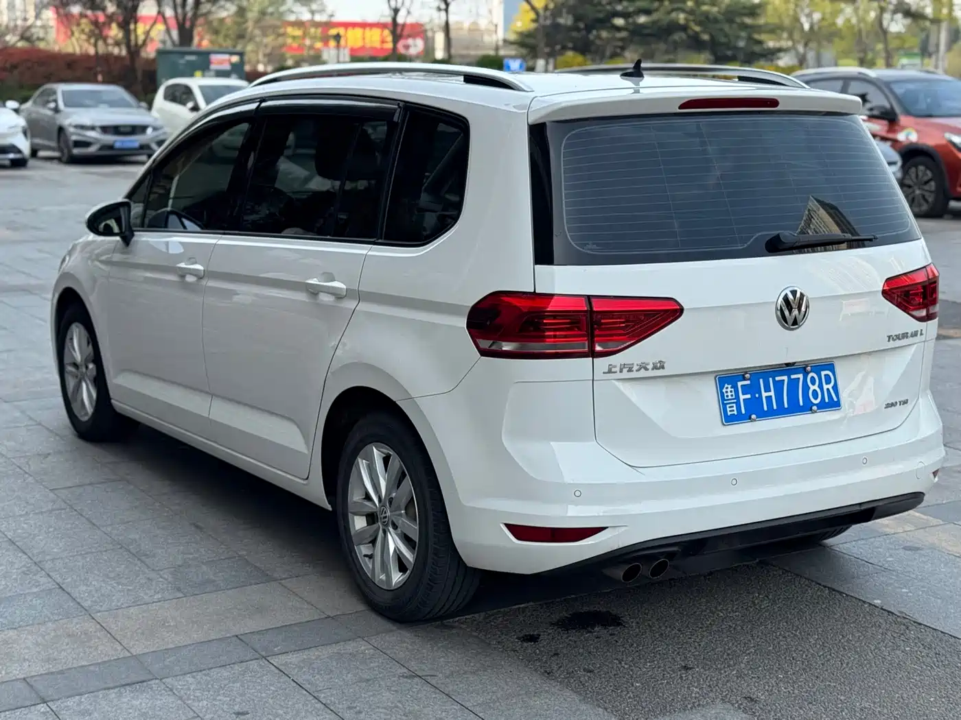 Volkswagen Touran 2018 Touran L 280TSI DSG Comfort Edition 7-seater China VI фото 7