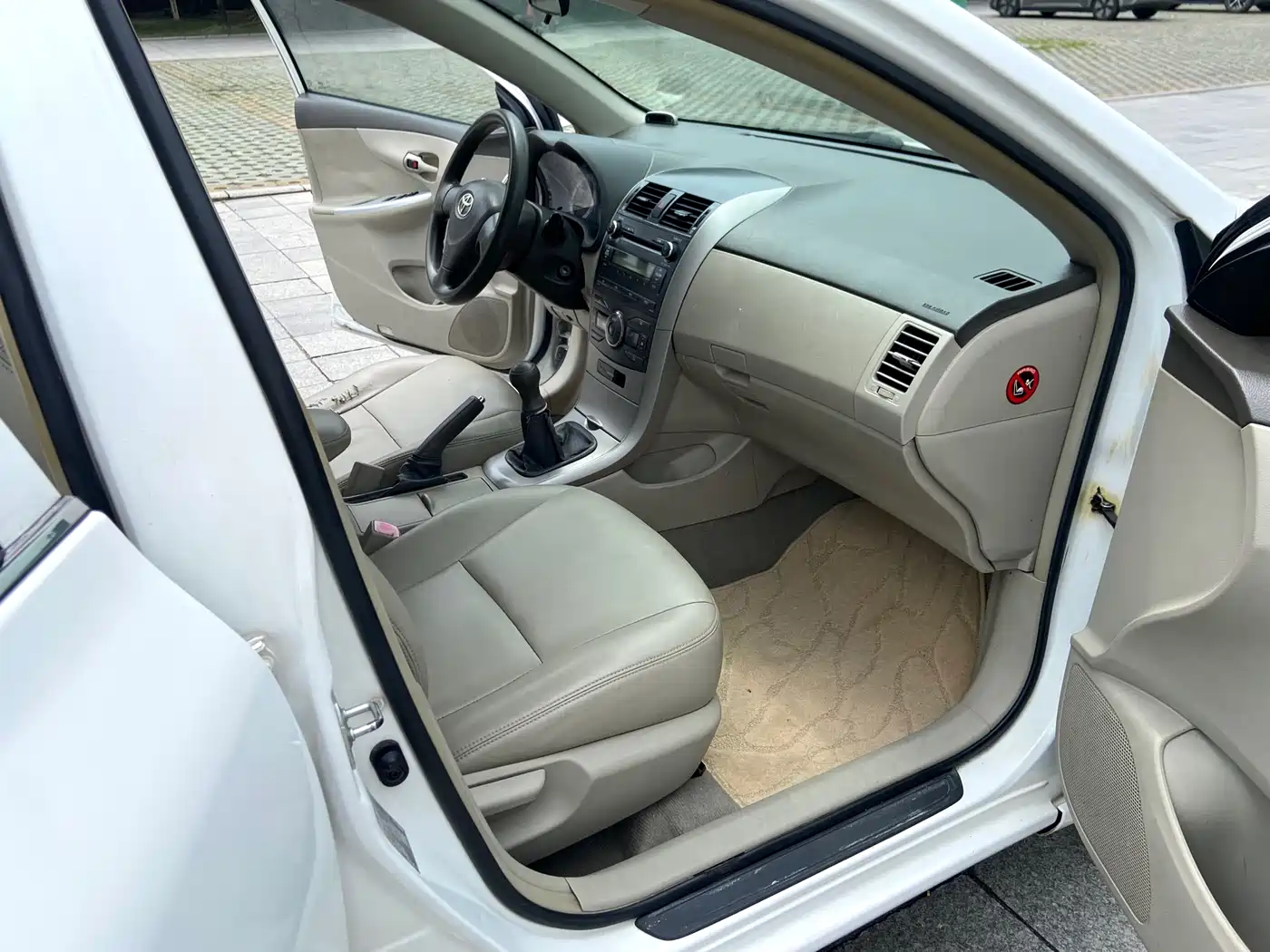 Toyota Corolla 2009 1.6L Manual GL Sunroof Special Edition фото 9