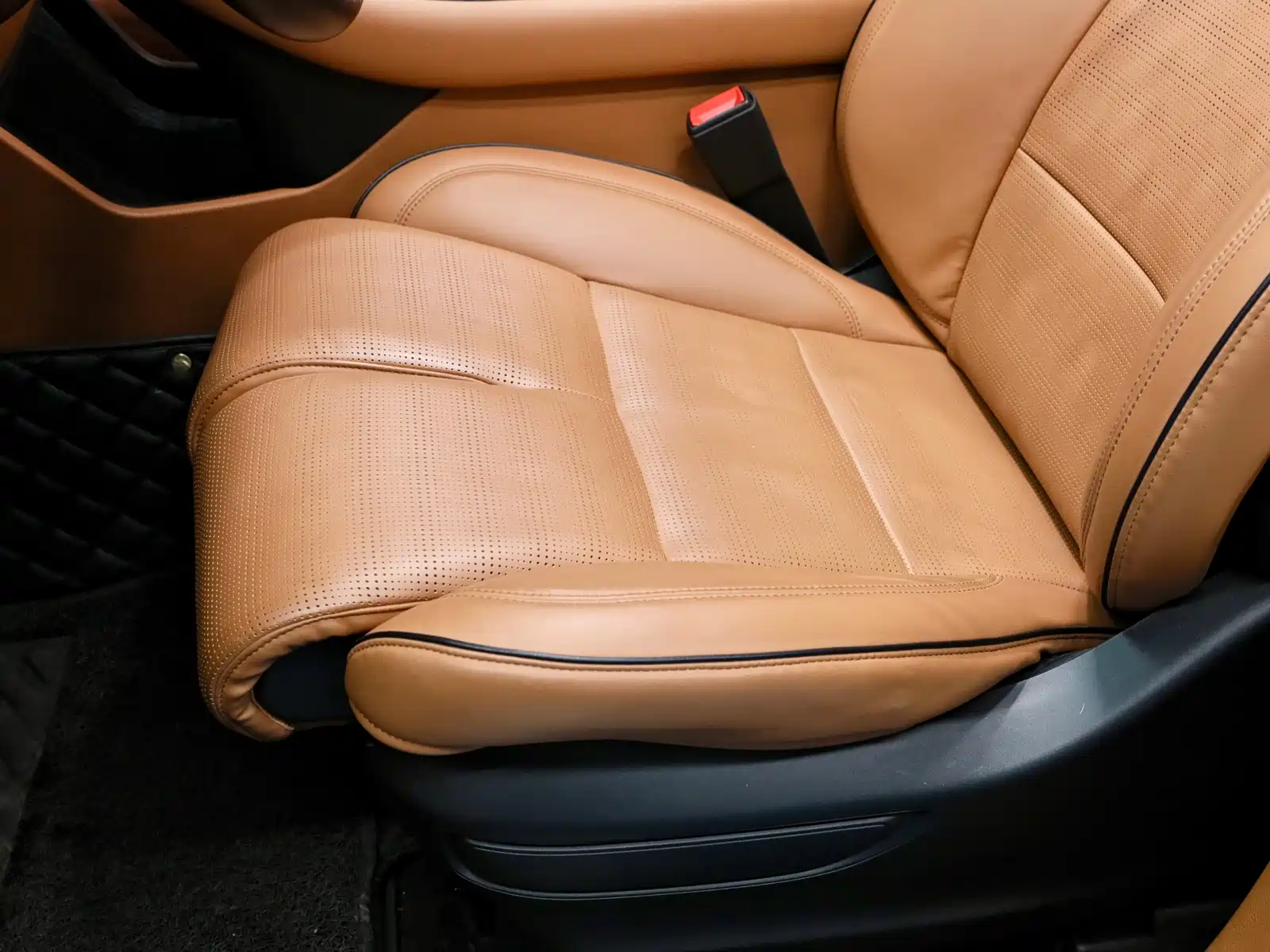Photo 24 - Lincoln Aviator