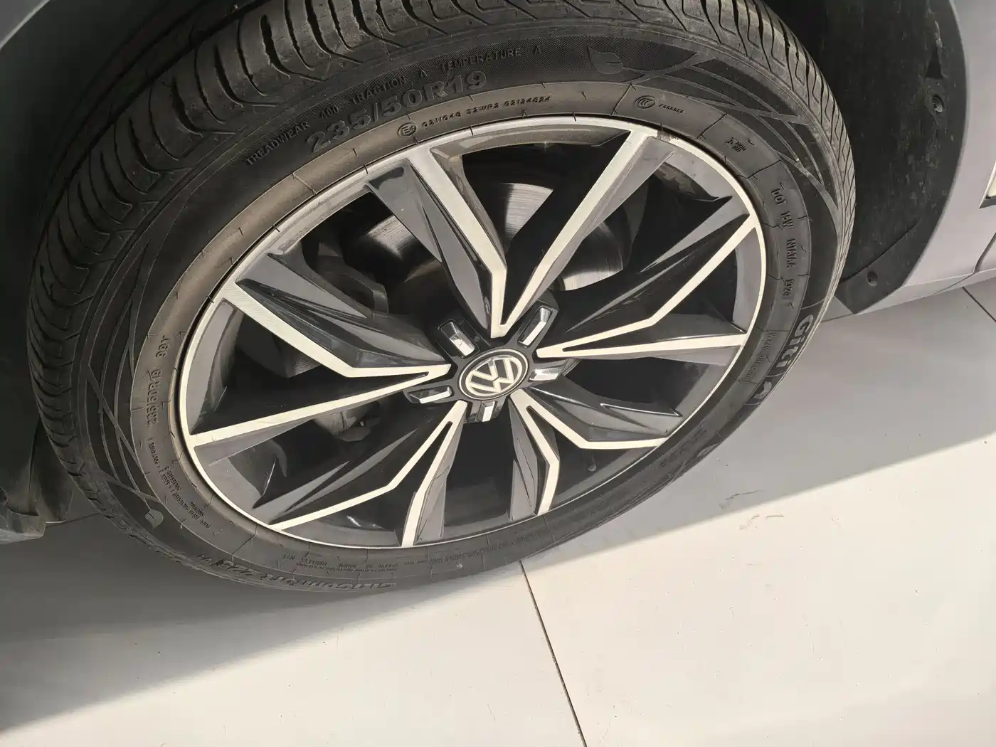 Volkswagen Tiguan L 2020 330TSI Auto 2WD Smart Luxury China VI фото 3