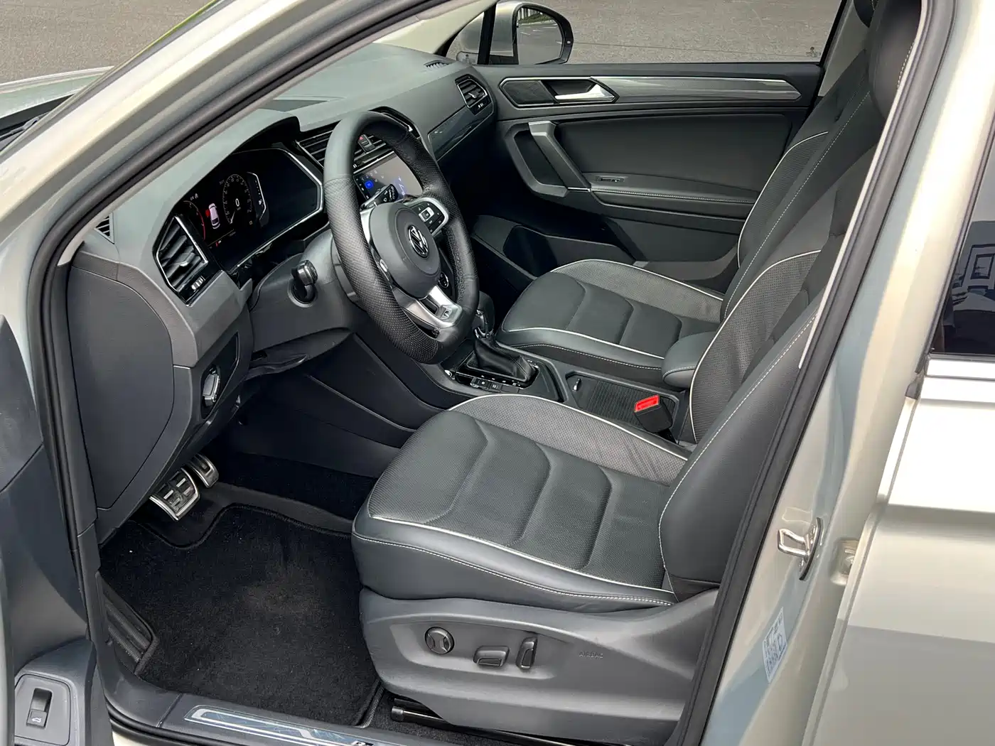 Volkswagen Tiguan L 2019 330TSI Automatic 2WD R-Line Flagship Edition China VI фото 4